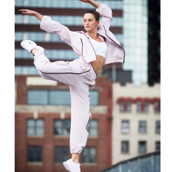 Athleta Stay Fly Cargo Pants Pink size Small - Picture 14 of 14